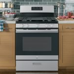 GE JGBS66REKSS 30 Inch Free-Standing Gas Range with 5 Sealed Burners, 5.0 cu. ft. Oven Capacity, Broiler Drawer, Continuous Grates, Delay Bake, Steam Clean, Simmer Burner, Power Boil Burner, Central Oval Burner, and Integrated Non-Stick Griddle: Stainless Steel